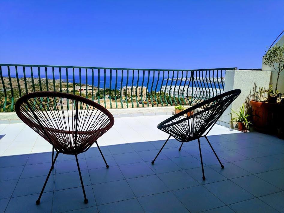 خليج سانت بول Gaia Penthouse Sea And Country Views Home المظهر الخارجي الصورة